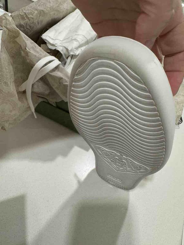 Customer photo for "when I received in the store the shoe was USED"