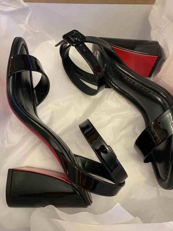 Customer photo for "Really, display shoe?"