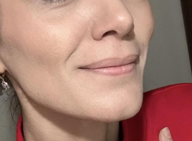 Customer photo for "Maquillaje 24 horas de duración extrema"