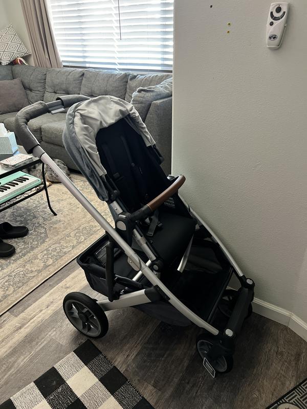 Adorable stroller and easy to collapse