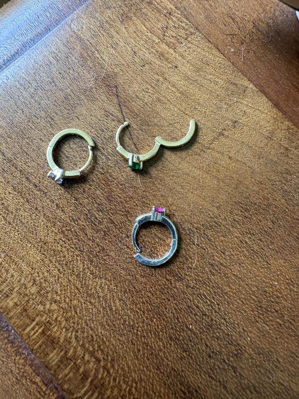 Customer photo for "Doesn't stay clasped, gold turned silver"