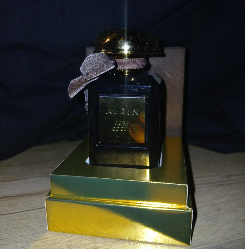 Customer photo for "Beautiful scent & bottle"