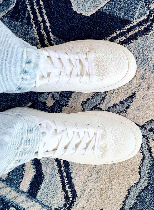 Customer photo for "Super comfortable cute minimalist tennie"
