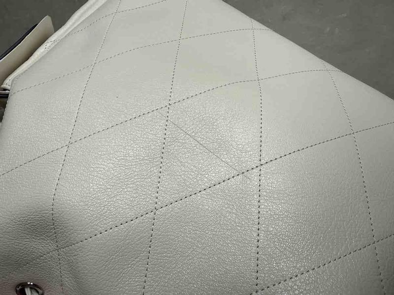 Customer photo for "Beautiful Bag - Arrived Damaged"