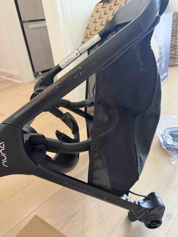 Customer photo for "Received a dirty and used stroller"