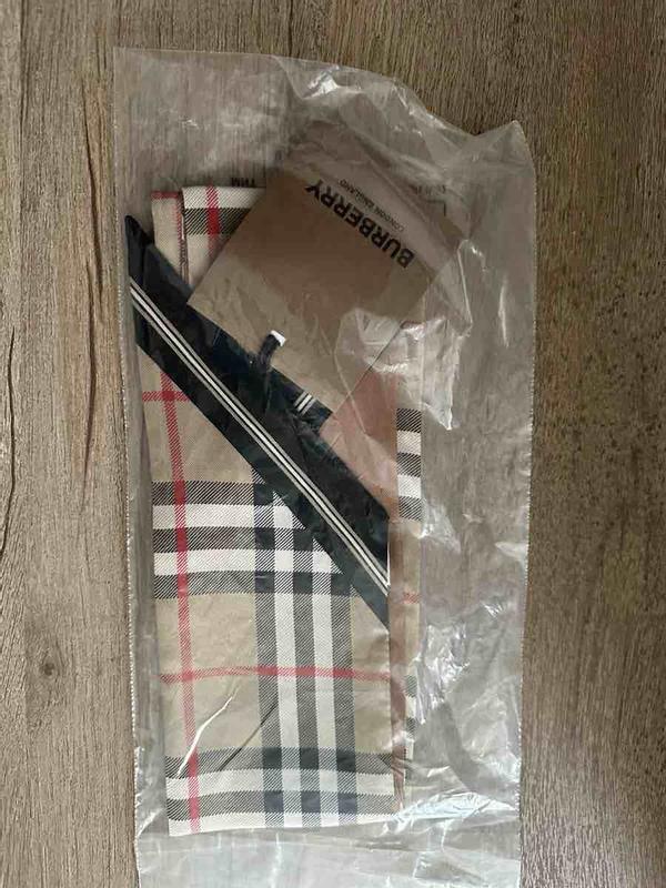 pretty but horrible packaging!