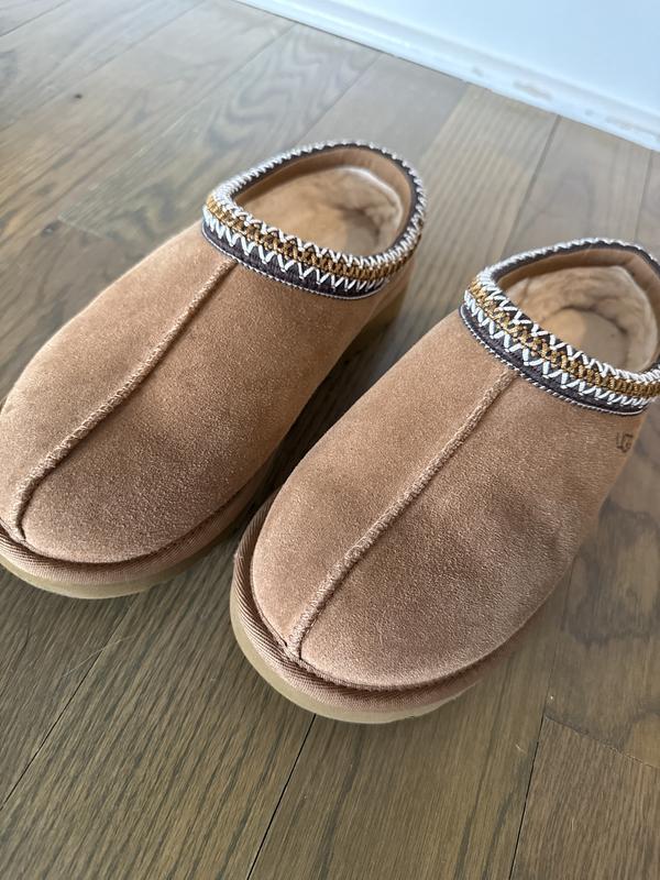 Customer photo for "Sold me used shoes that are damaged"