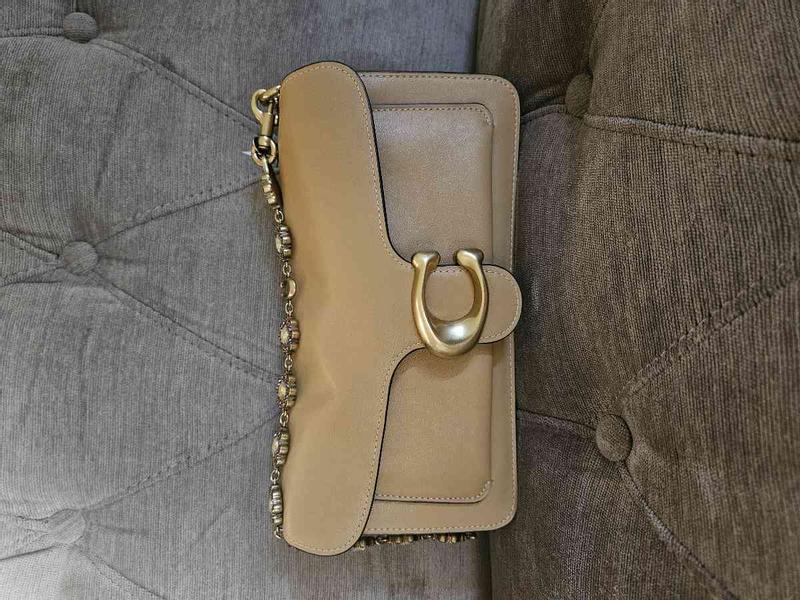 Customer photo for "CLUTCH"