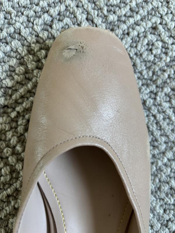 Customer photo for "Disappointed in the Shoe"