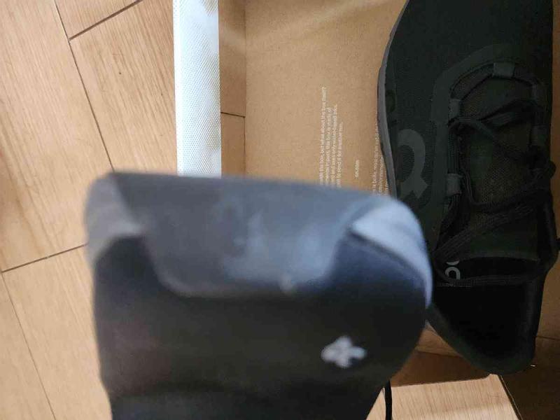 Customer photo for "They send me returned shoes"