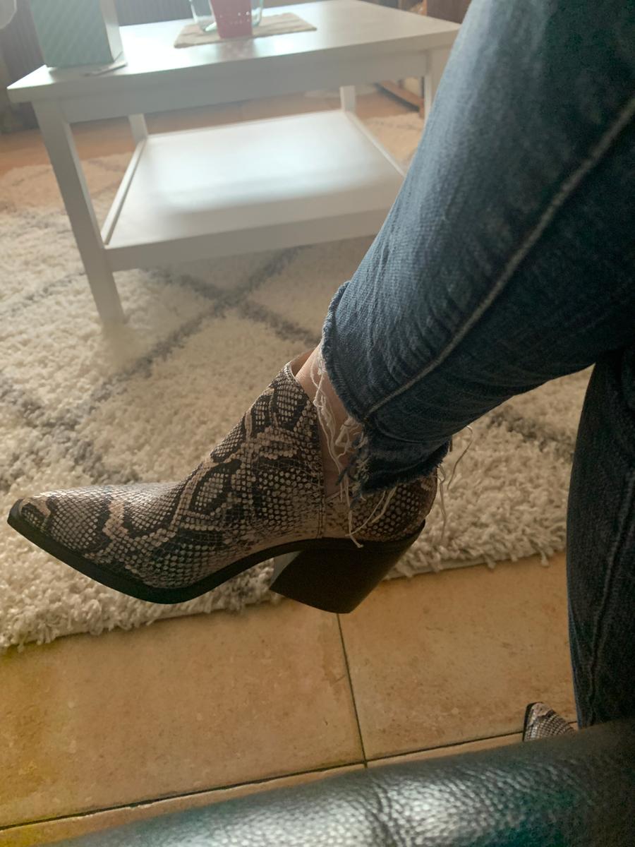 vince camuto gigietta foxy suede