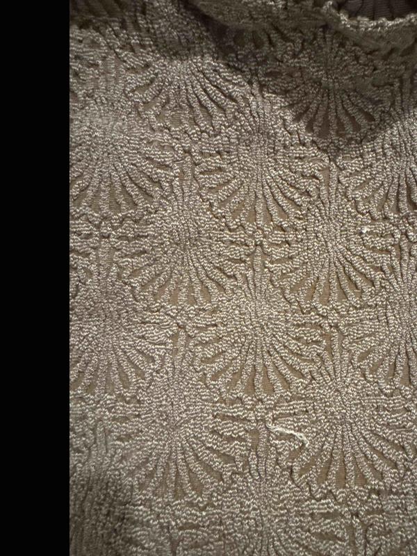 beehive color inaccurate, snags easily