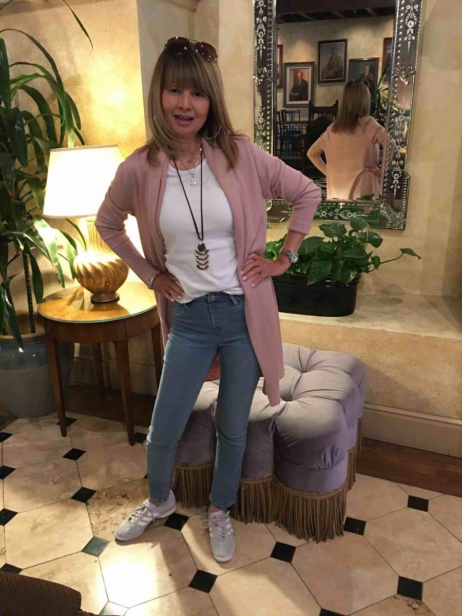 Customer photo for "Soft Fabric , nice color but the collar ."