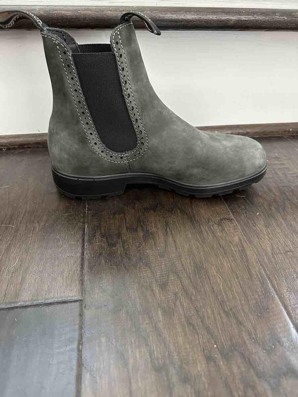 Customer photo for "the black is actually gray"