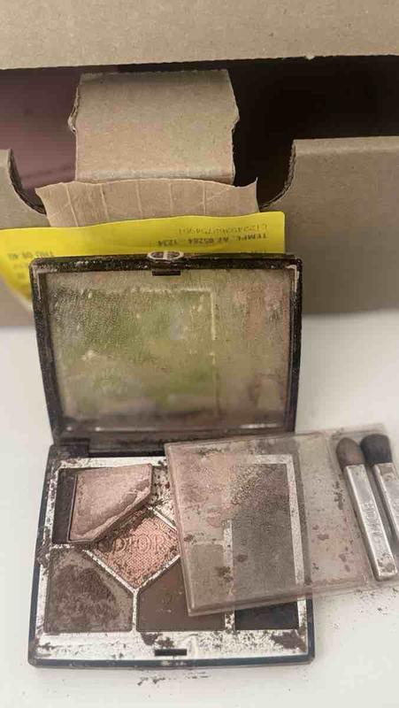 Customer photo for "Not Reviewing on Eyeshadow itself but the Delivery"