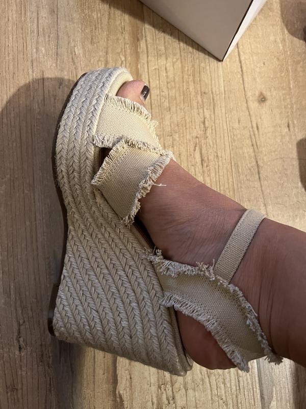 Review Thumbnail Image 0 215963582