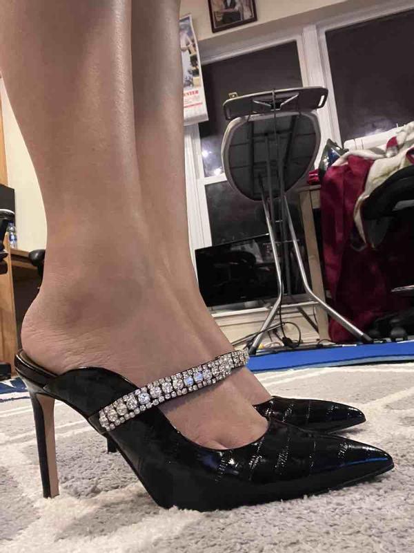 Beautiful shoes but sizing is all over the place!