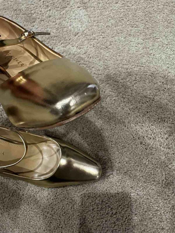 Scratches too easily