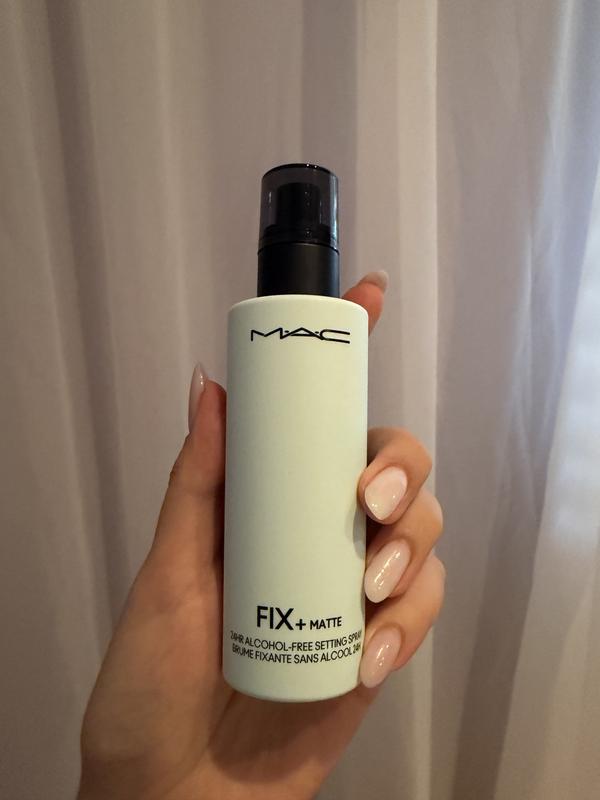 Customer photo for "Keeps my makeup fresh all day"