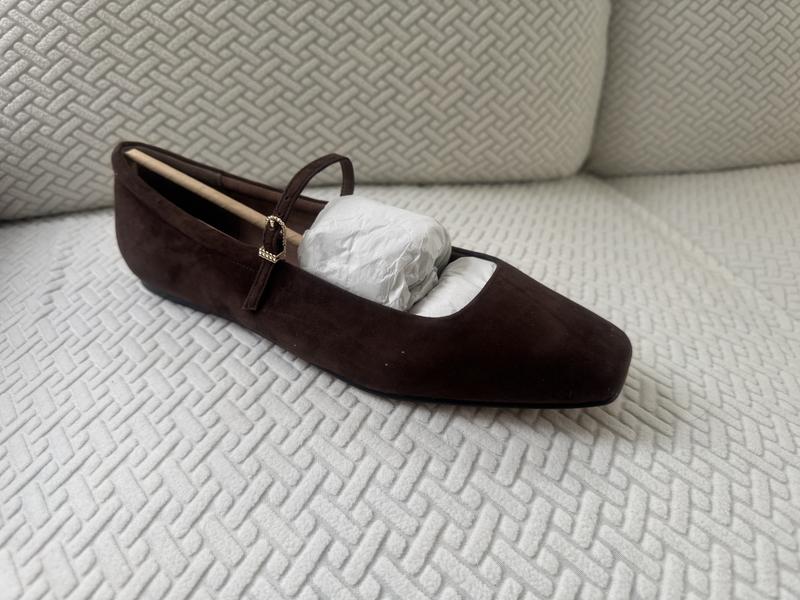 Customer photo for "Dark brown looks nothing like the online picture"