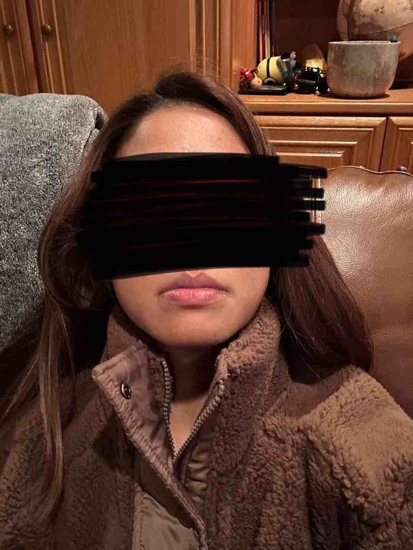 the standup zipper brushes my neck