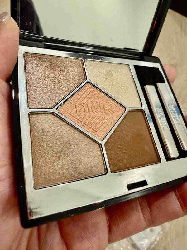 Customer photo for "eyeshadow is pretty good but Nordstrom not"