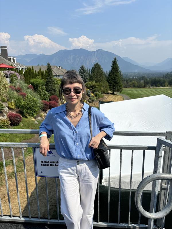 Customer photo for "Stylish and versatile bag"