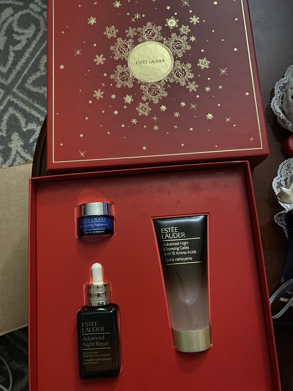 Customer photo for "Luxurious skincare set"