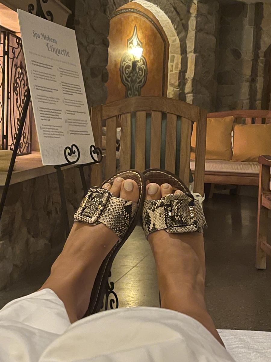 Beautiful look not comfy