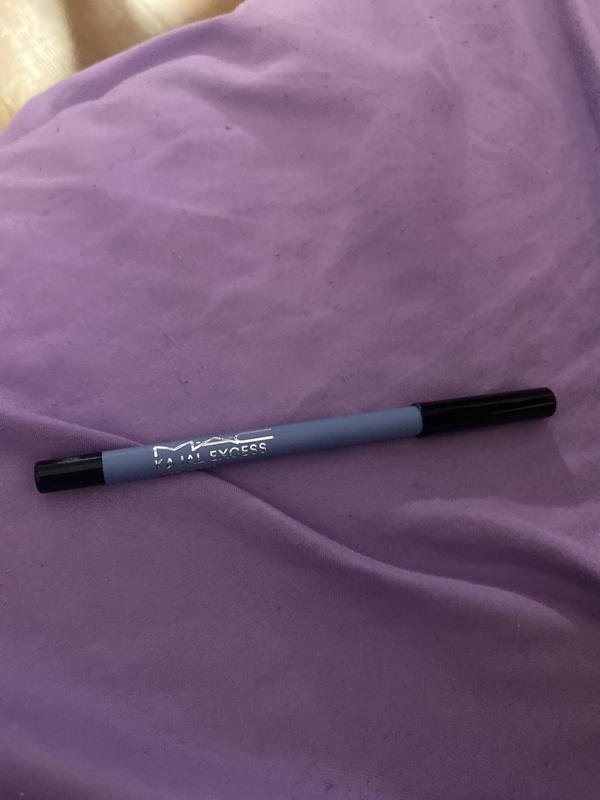 Customer photo for "Vibrant and smooth eye liner"