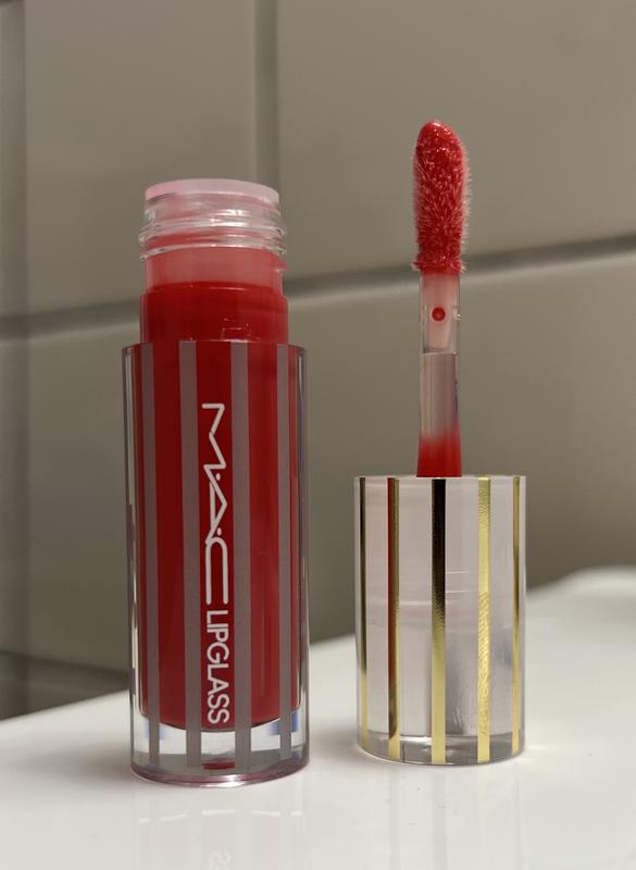 Customer photo for "Beautiful non sticky & hydrating gloss"