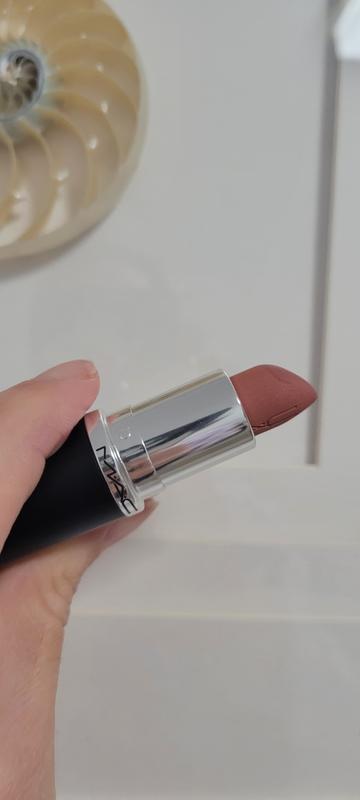 I love this shade of lipstick