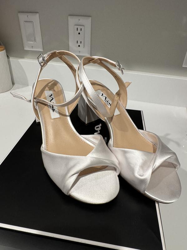 Customer photo for "Not good for smaller feet"