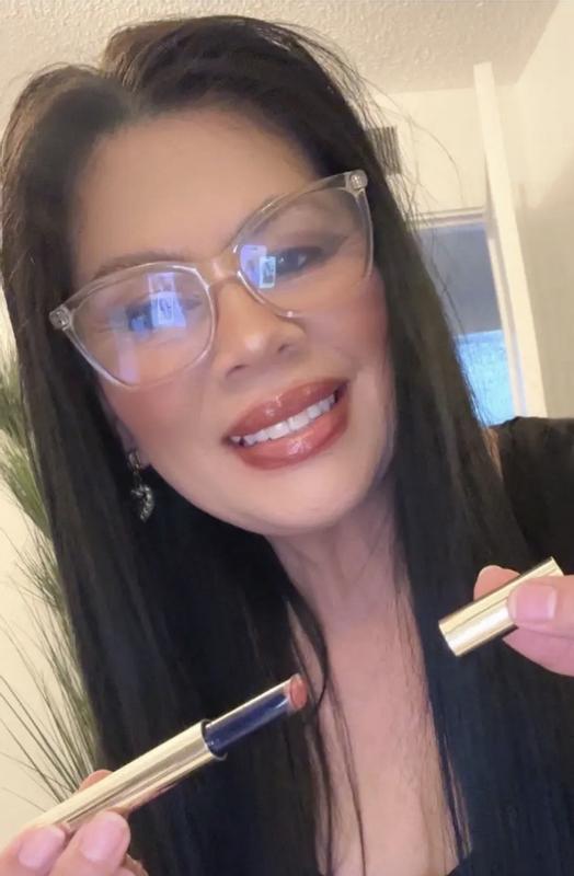Customer photo for "Shine glossy lips pop"