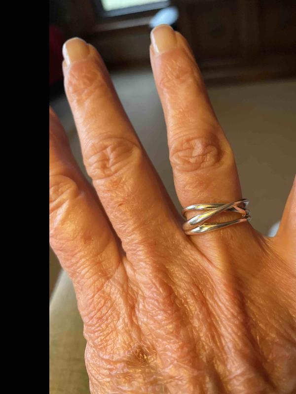 Customer photo for "Pretty Ring, Looks Great!"