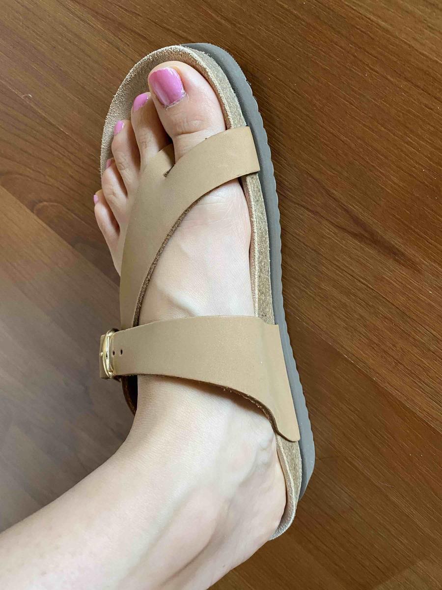 Great arch support! Runs small!