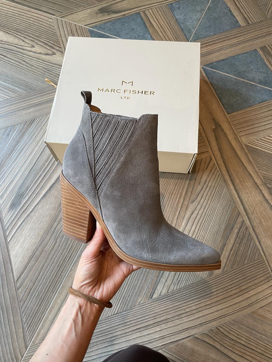 Customer photo for "Great shoe but website is deceiving"