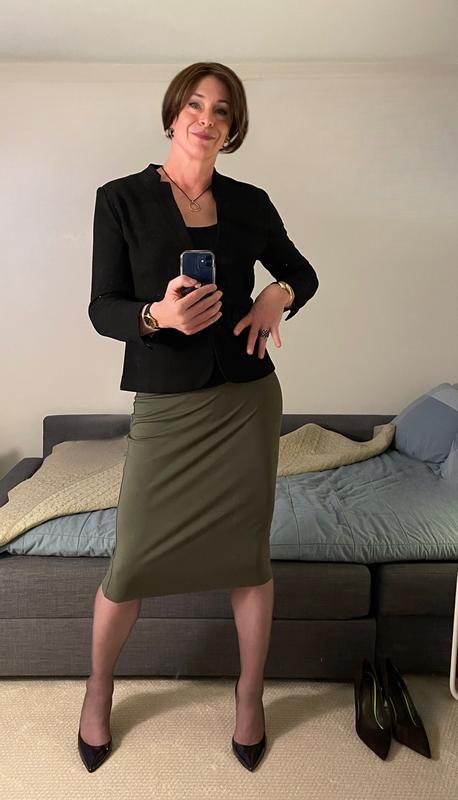 Love the collar and soft cozy finish!