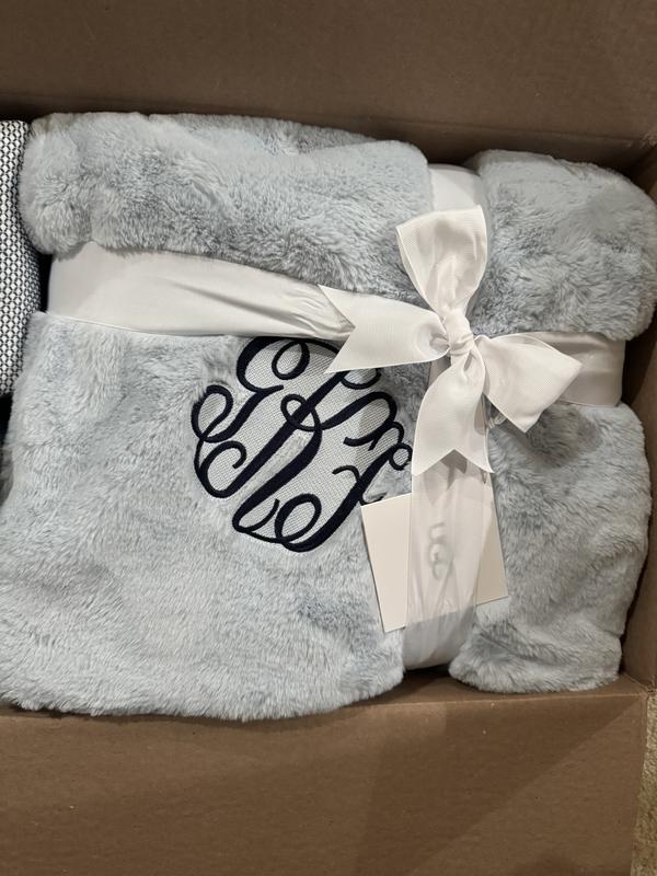 Customer photo for "UGG coastline blanket"