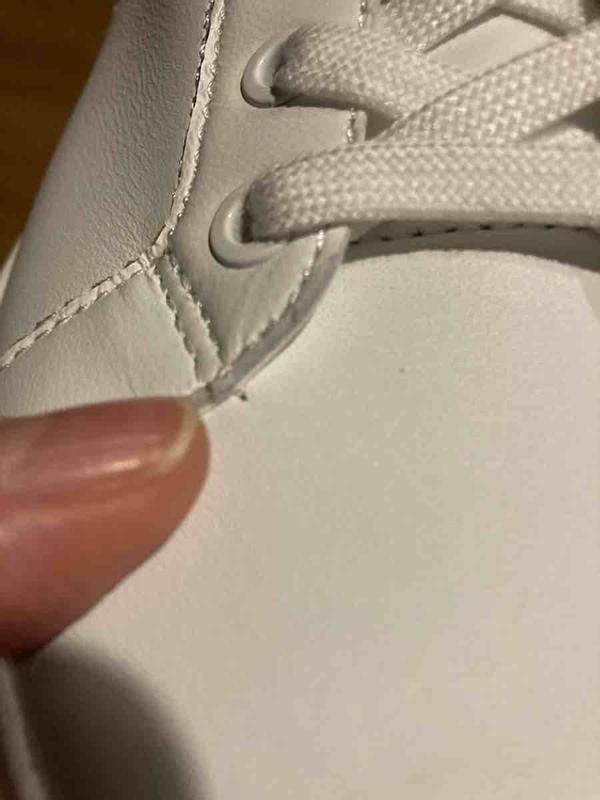 Customer photo for "bad stitching, wrinkly leather"