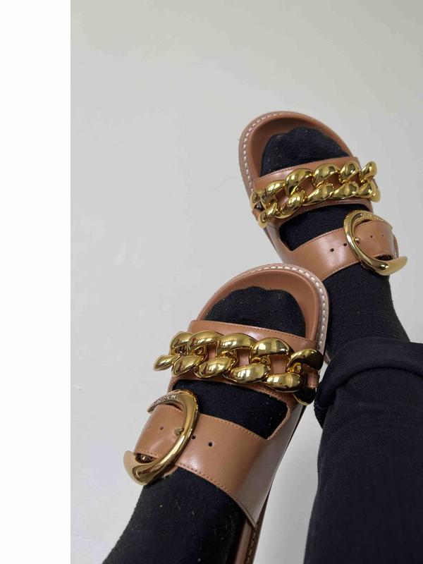 Color is off and cheap hardware