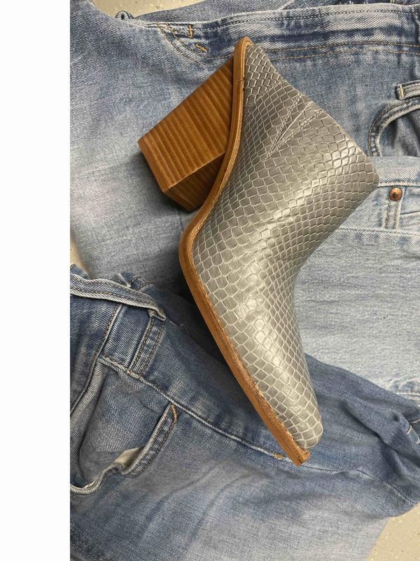 Review Thumbnail Image 0 226851860