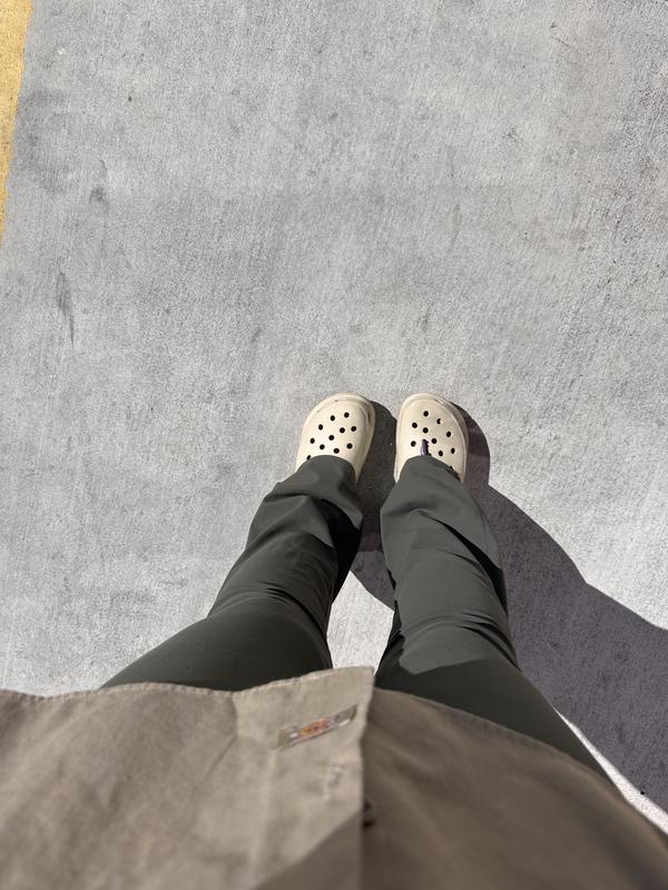 cute and comfortable. easy to walk in.