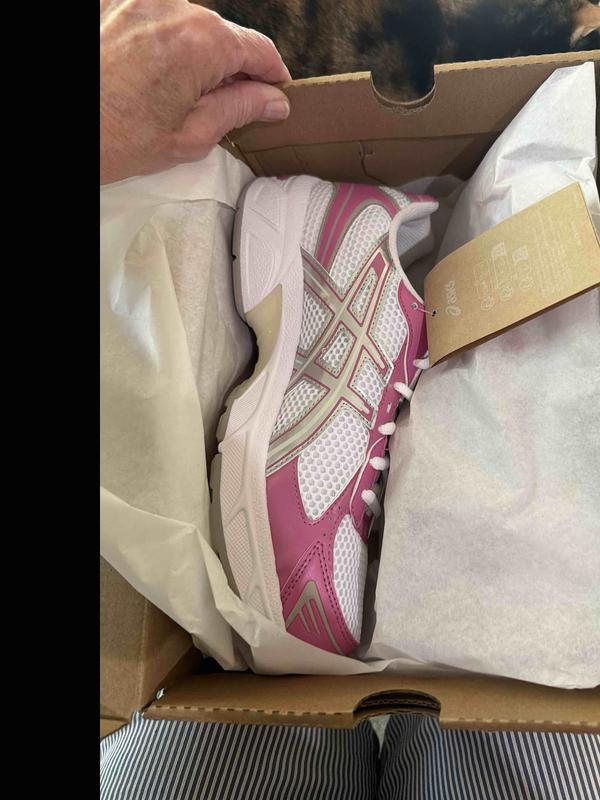 Customer photo for "Wrong color shown"