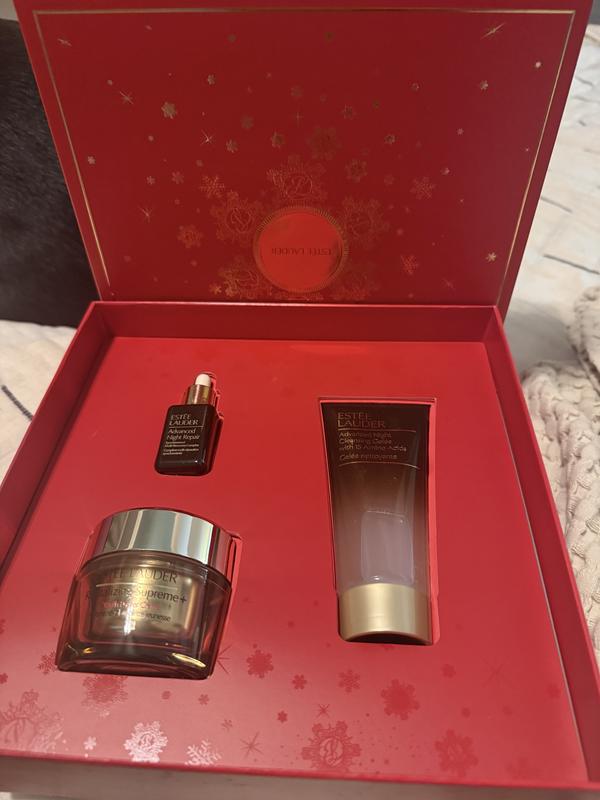 Customer photo for "Beautiful set by Estée Lauder"
