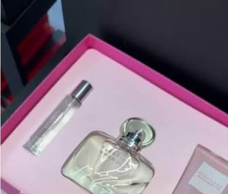 Customer photo for "Beautiful, Light Scent"