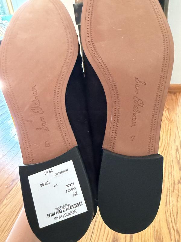 Customer photo for "Received two different sized shoes!"