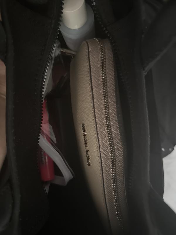 Customer photo for "LOVE THIS BAG"