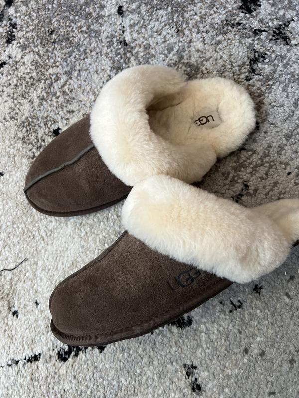 Customer photo for "Amazing house slippers"