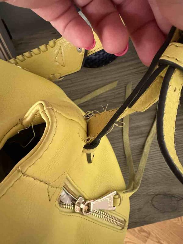 Customer photo for "Pretty bag, poorly made"